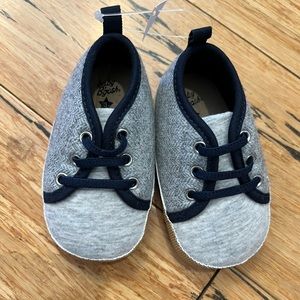 💛
baby bgosh shoes new